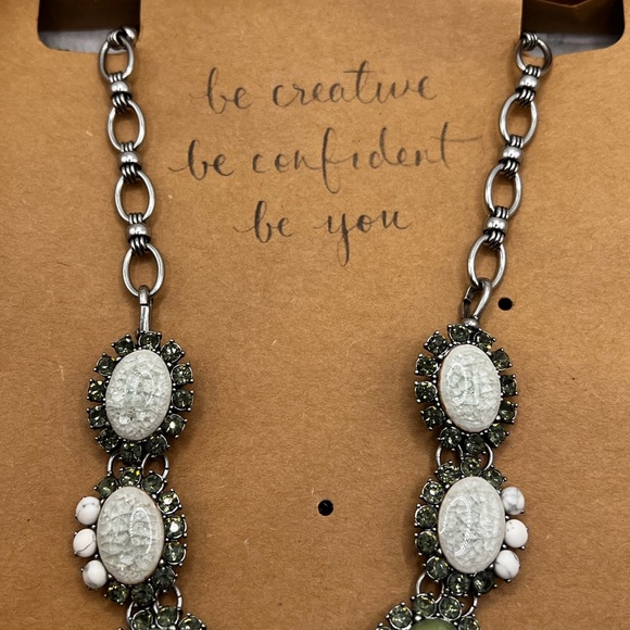 Elegant Statement Necklace - Picture 3 of 3